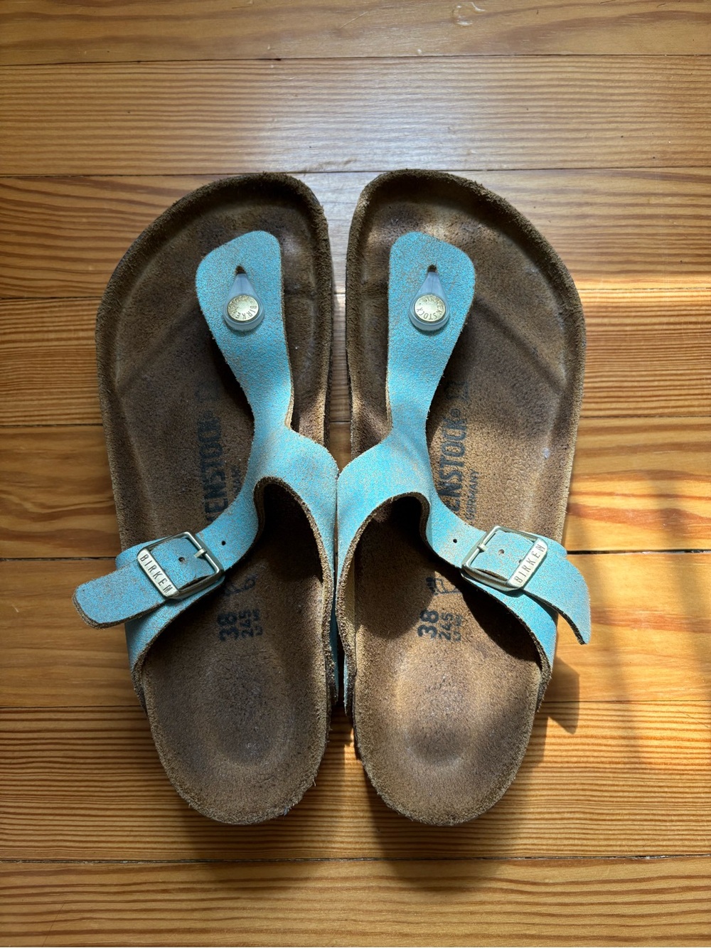 Women’s Birkenstock Leather Gizeh Washed Metallic Aqua Sandals - Picture 2 of 8
